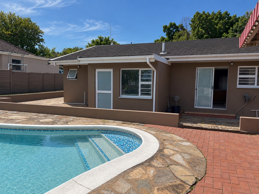 To Let 4 Bedroom Property for Rent in Beacon Bay Eastern Cape
